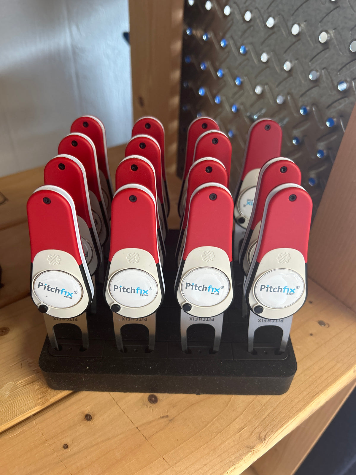 Pitchfix Icon - Divot tool and marker