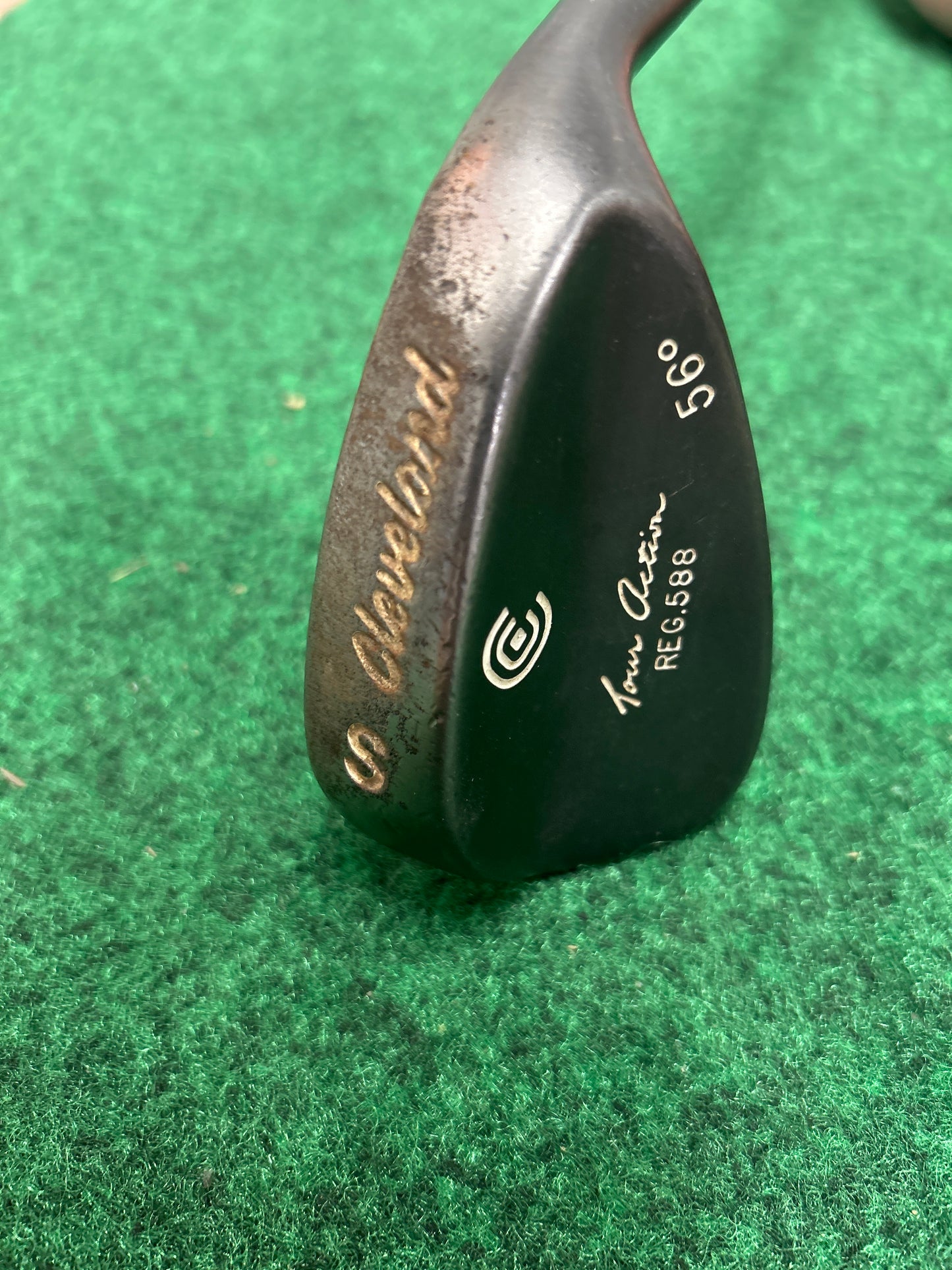 Cleveland 56-Degree Sand Wedge Tour Action Reg. 588 RH
