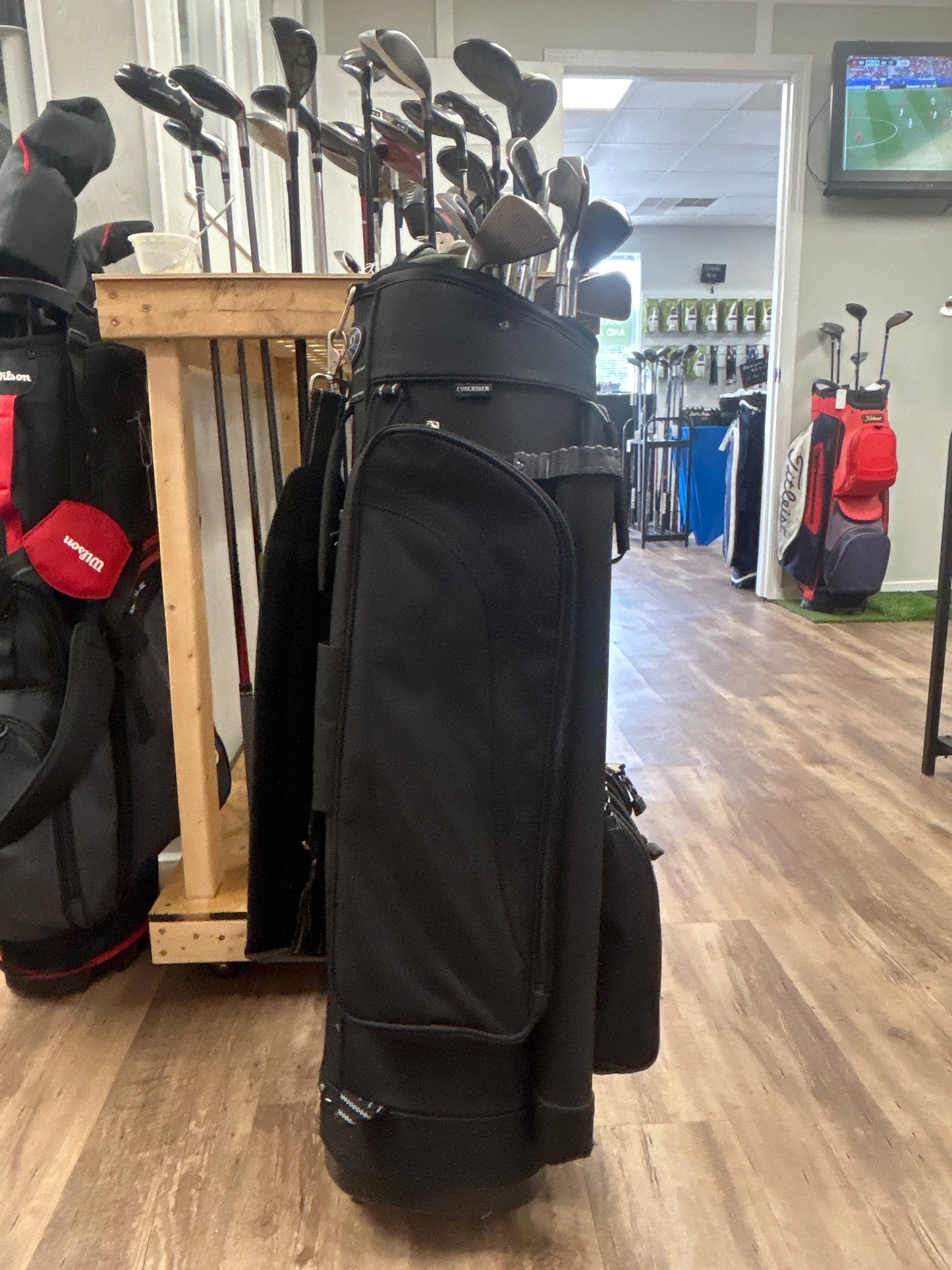 Complete iron set( 2 -9+ PW & SW) plus cart bag...Good starter set