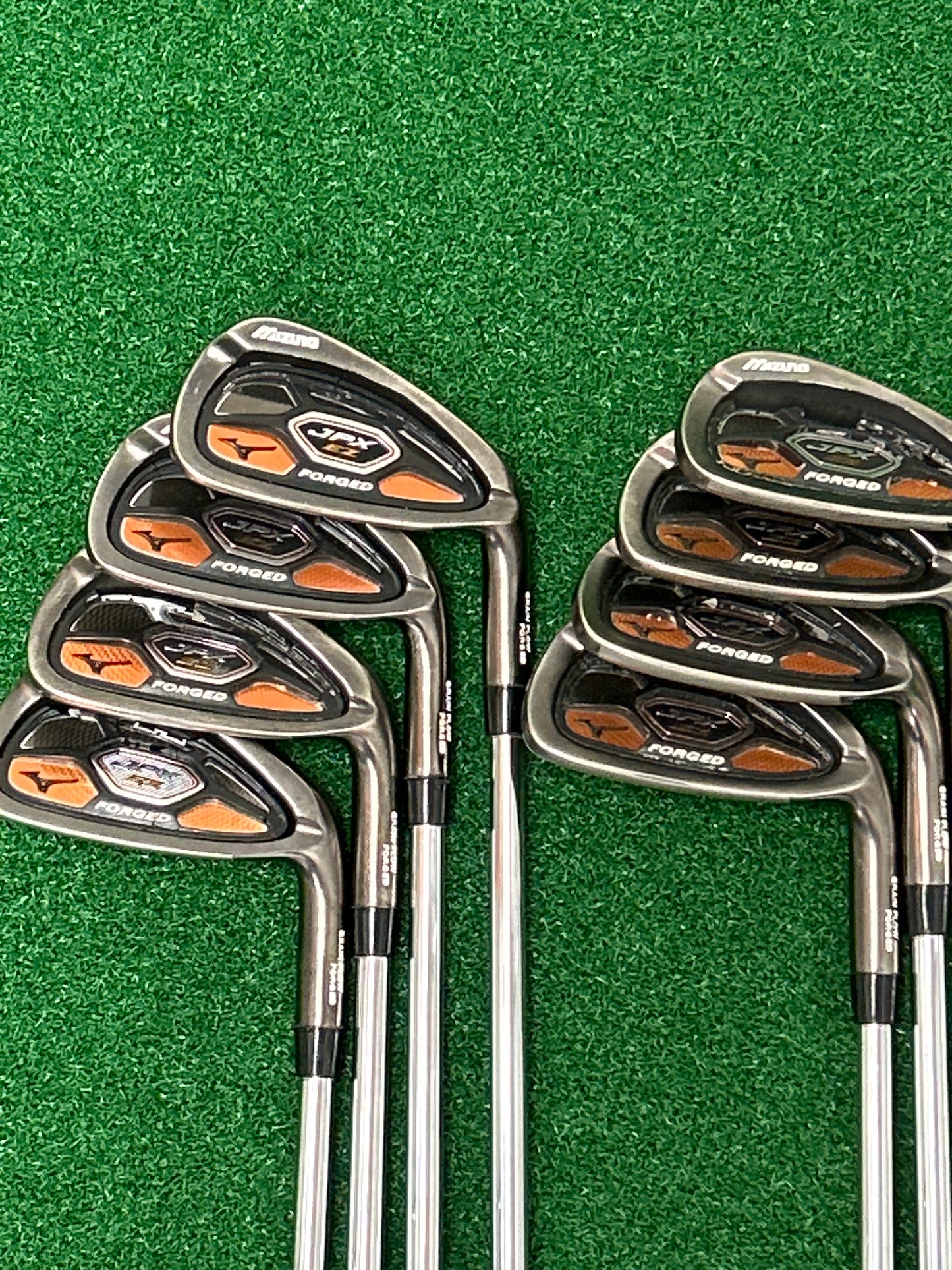 Mizuno JPX EZ Forged irons 4-PW +GW RH
