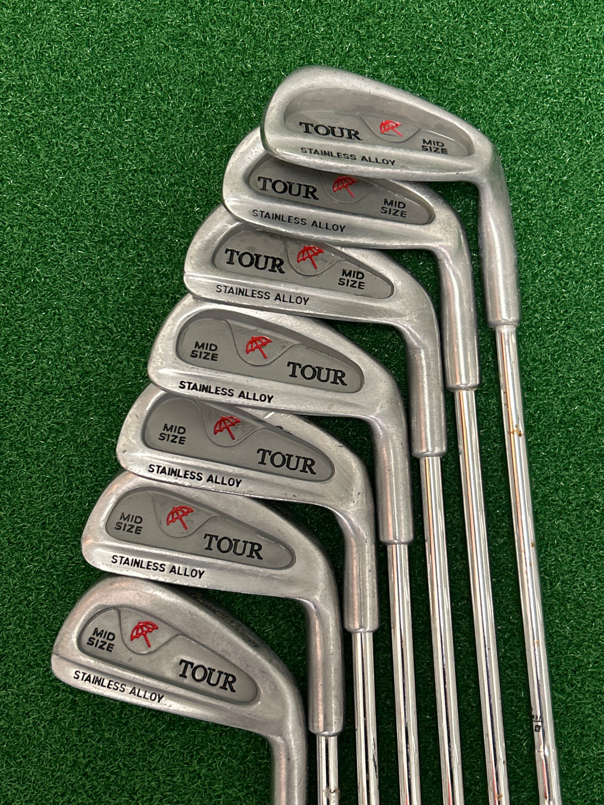 Arnold Palmer Tour Mid-Size Iron Set (3, 4, 5, 6, 7, 8 & PW — 7 Clubs) RH