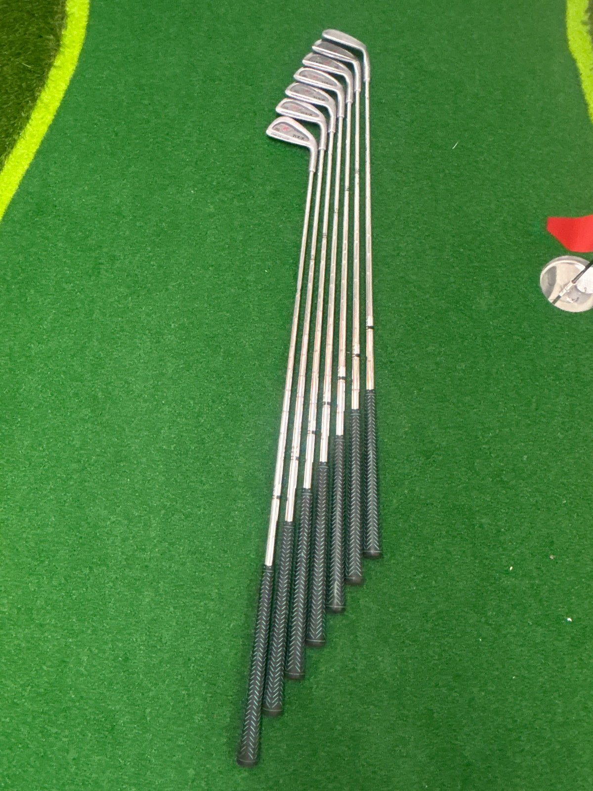 Arnold Palmer Tour Mid-Size Iron Set (3, 4, 5, 6, 7, 8 & PW — 7 Clubs) RH