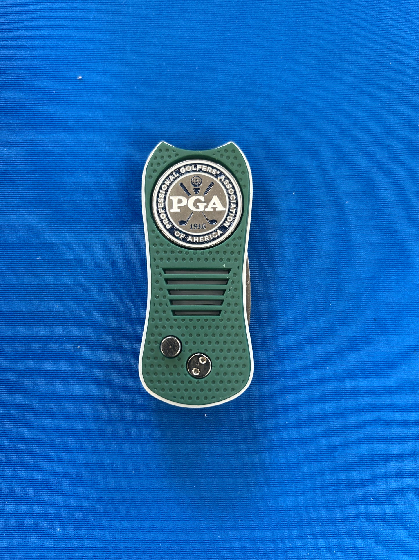 Penner   divot tool