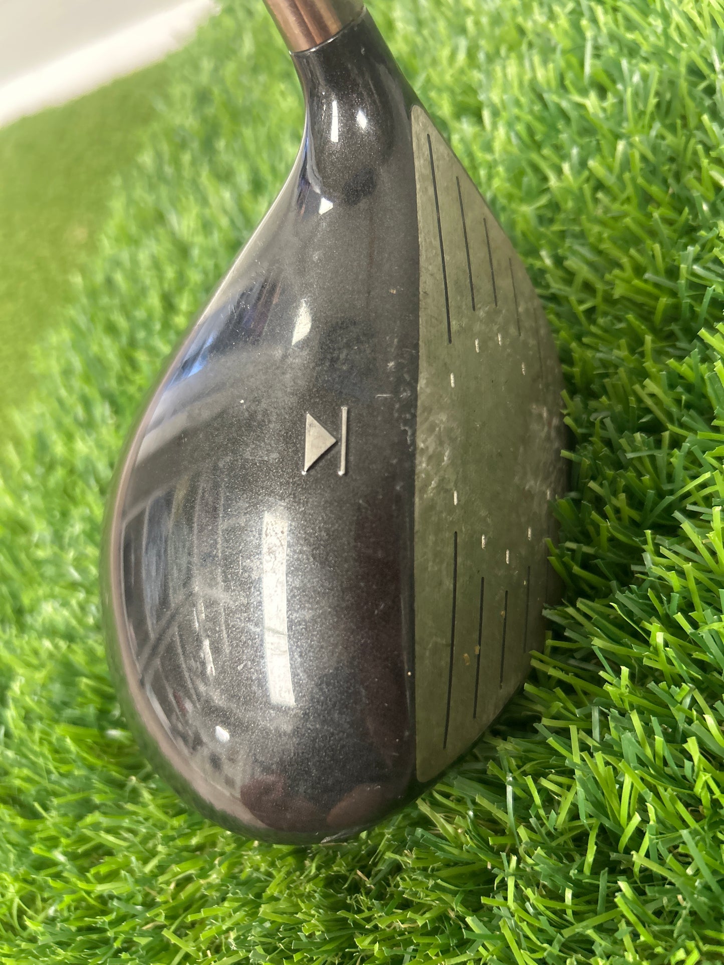 Titleist driver - 905 T- Pro Titanium S-Flex Graphite Shaft