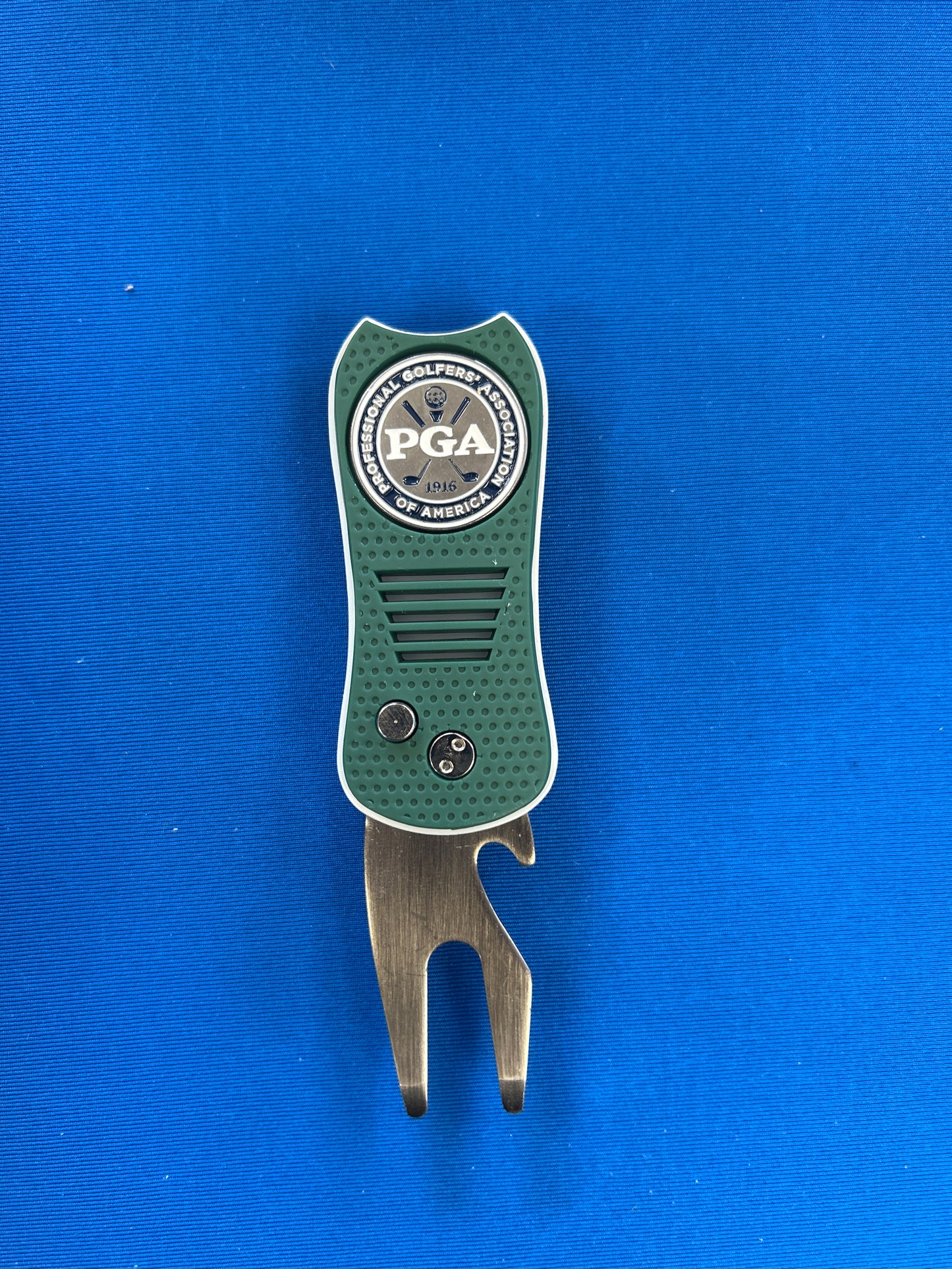 Penner   divot tool