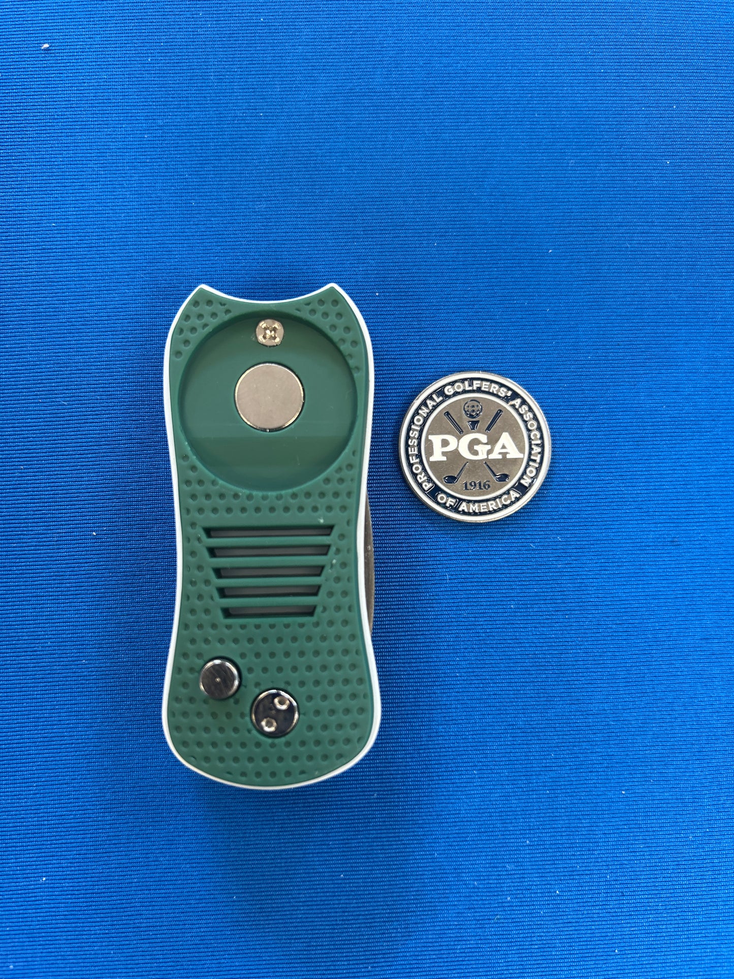 Penner   divot tool