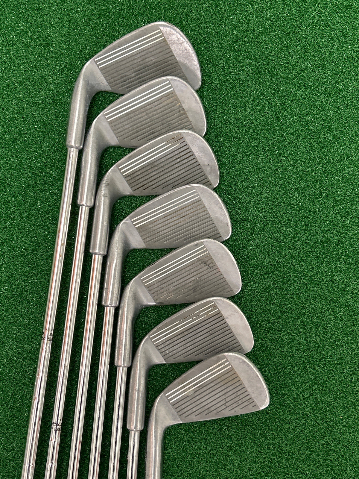 Arnold Palmer Tour Mid-Size Iron Set (3, 4, 5, 6, 7, 8 & PW — 7 Clubs) RH